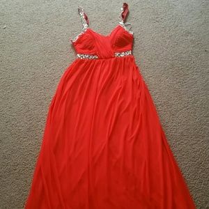 Juniors gown has small minor snag