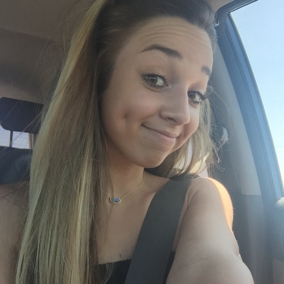 Meet your Posher, Kendall - Picture 1 of 1