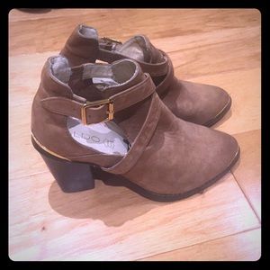 Amazing  Aldo cut out booties - comfy and cute!