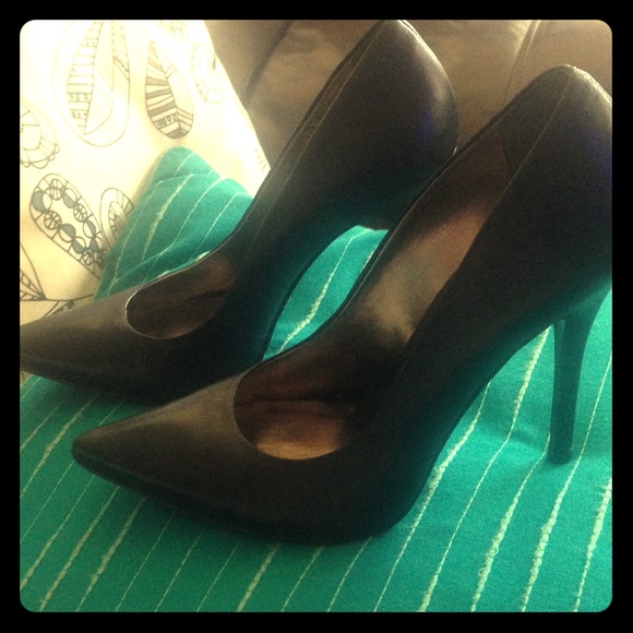 Cathy Jean Black Leather pumps sz 8