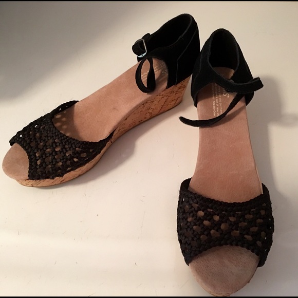 NWOT Womens Wedged TOMS