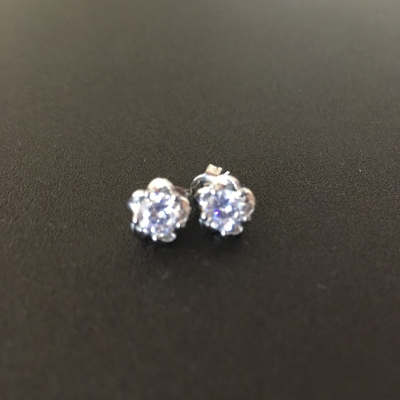 Cute flower earrings