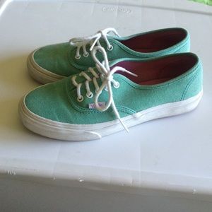 Size 8 van sneakers with white laces