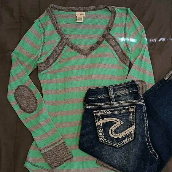 **SOLD** Buckle Daytrip