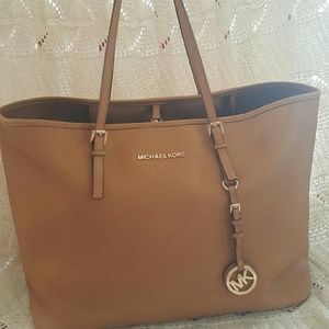 Michael Kors Medium Jet Set Bag