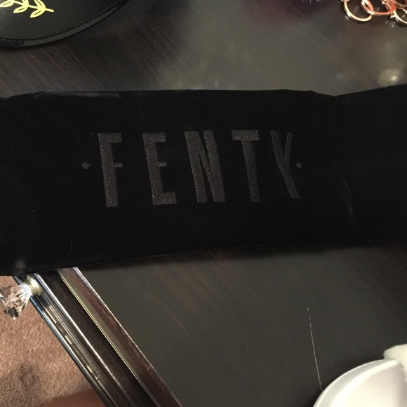 PumaXRihanna Leadcat Fenty white slides - Picture 3 of 4