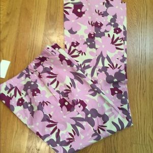NWT. Great floral pants💖