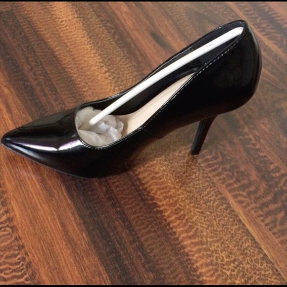 🌟Sold! 🌟Faux patent leather black heels - Picture 2 of 2