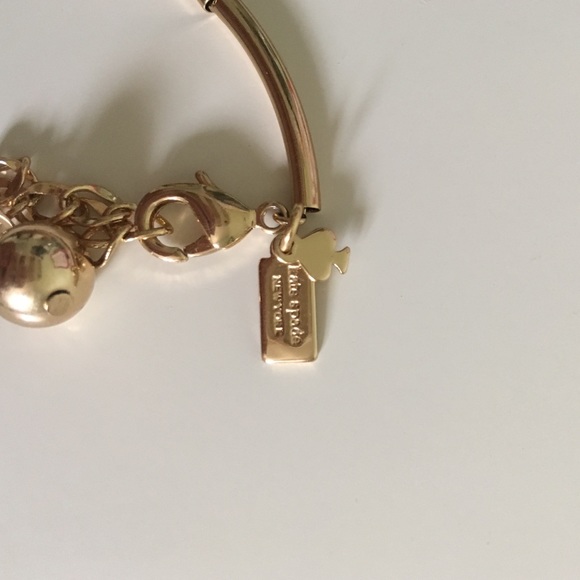 ❌SOLD❌ Kate Spade Pink Scallop Necklace - Picture 2 of 3