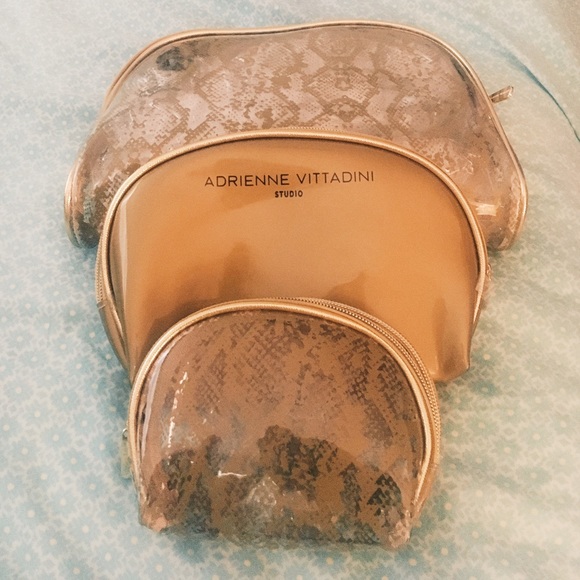 Never used makeup bag set💕