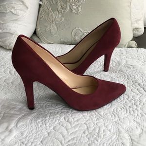 Like New! Nine West Suede Pumps