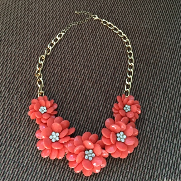 🍍SOLD🍍Coral Floral Statement Necklace - Picture 3 of 4