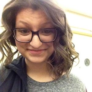 Meet your Posher, Olivia