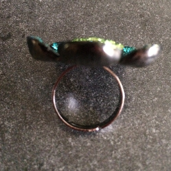 Adjustable Floral Fashion Ring - Picture 2 of 3