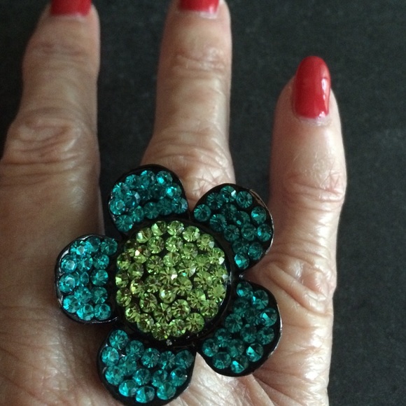 Adjustable Floral Fashion Ring - Picture 3 of 3