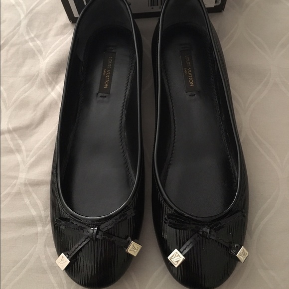 💢sold💢Authentic Louis Vuitton flat 6
