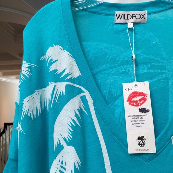 ❌SOLD❌🆕WILDFOX💋 || Sketchy Palms V-Neck Tee - Picture 2 of 4