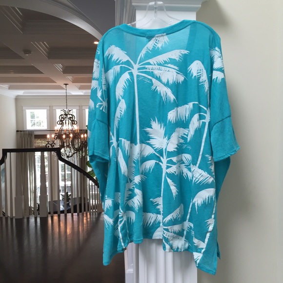 ❌SOLD❌🆕WILDFOX💋 || Sketchy Palms V-Neck Tee - Picture 3 of 4