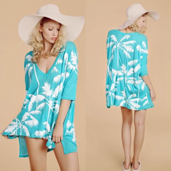 ❌SOLD❌🆕WILDFOX💋 || Sketchy Palms V-Neck Tee - Picture 4 of 4