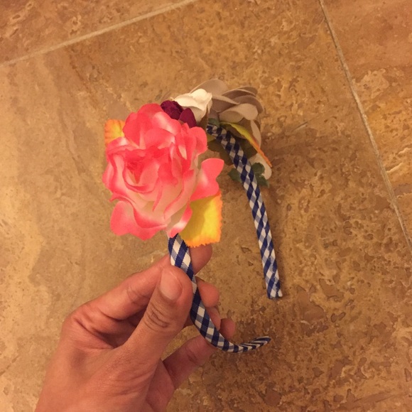 Lovely Gingham Flower Crown - Picture 3 of 4