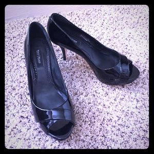 Patent peep toe pumps