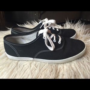 Classic Black Keds