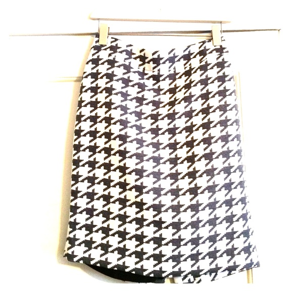 BR houndstooth print pencil skirt size 2.