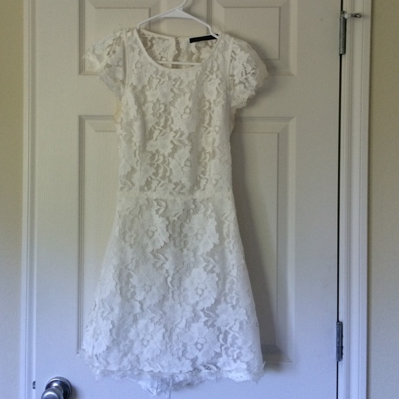 White lace short dress