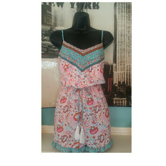 Cute romper... - Picture 2 of 2