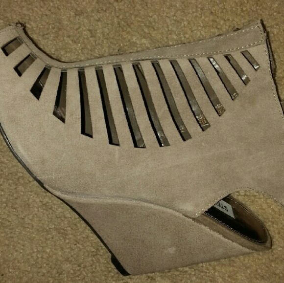 Steve Madden Beige Wedges