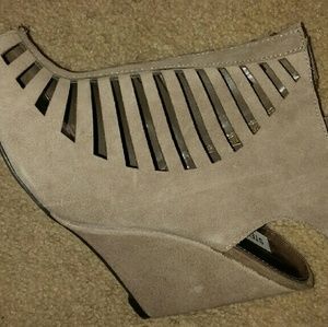 Steve Madden Beige Wedges