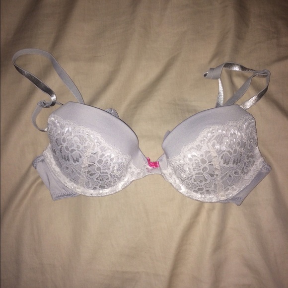 Never worn, push up bra.