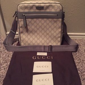 Gucci Supreme Messenger unisex