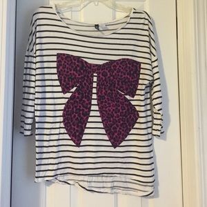 Striped bow top
