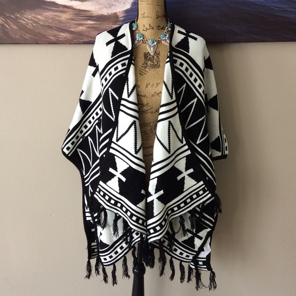 🆕 KENSIE Cape - Picture 2 of 3