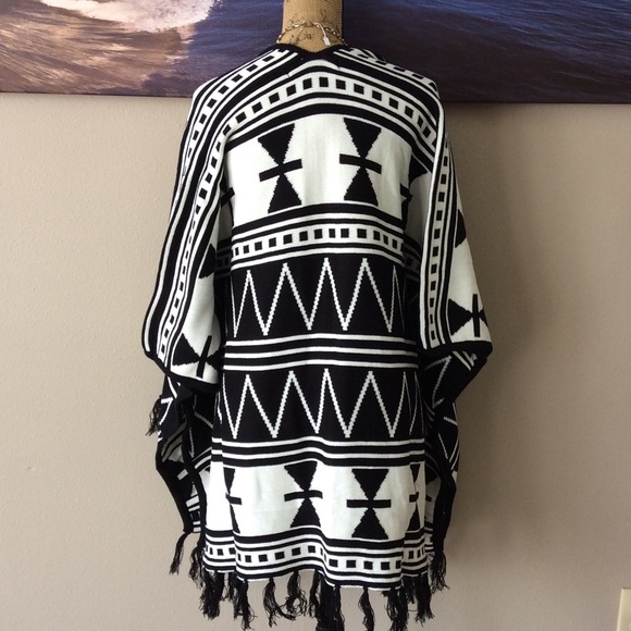 🆕 KENSIE Cape - Picture 3 of 3