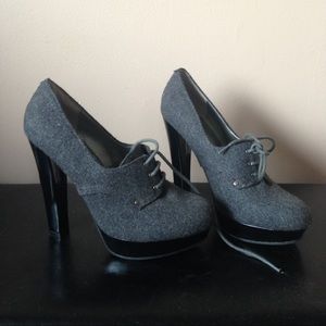 Like new Guess high heels in size 8