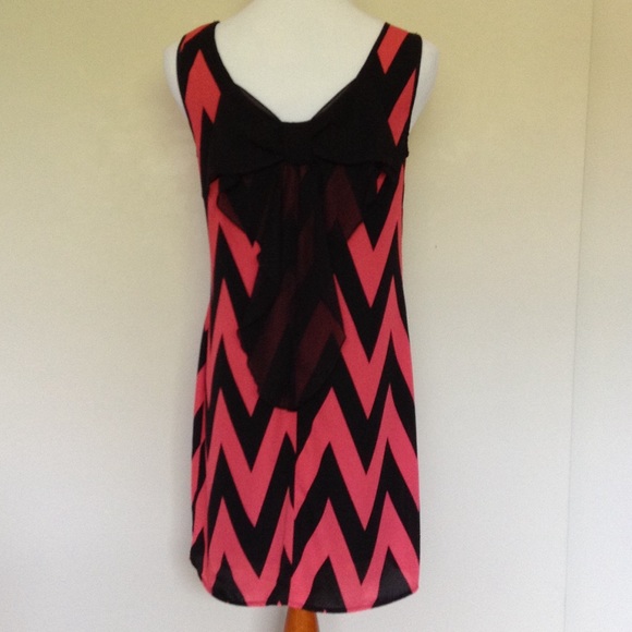 🌺SALE🌺 Chevron Print Party Dress - Picture 2 of 4