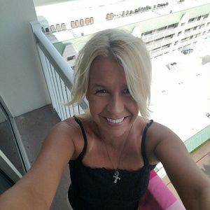 Meet your Posher, Bobbie jo