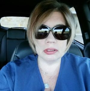 Meet your Posher, Leslie