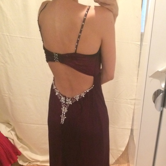 Beautiful Purple Evening Gown - Picture 2 of 3