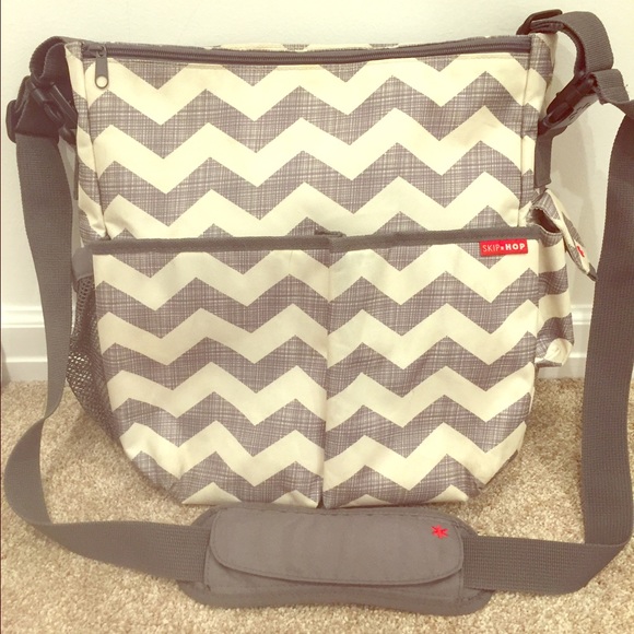 Skip Hop Duo Deluxe Diaper Bag in Gray Chevron