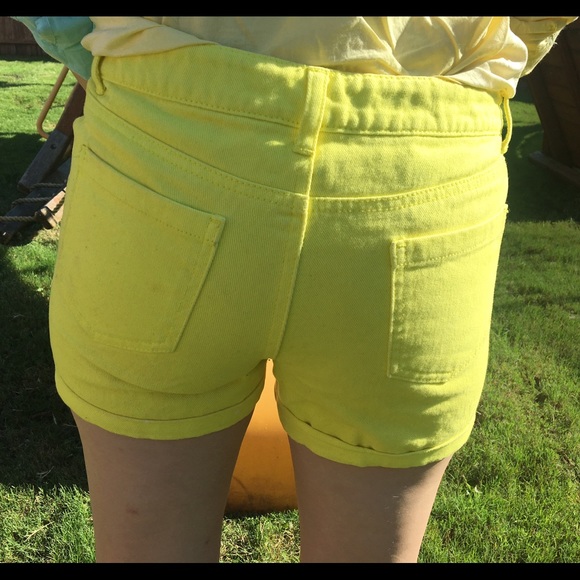 Cute yellow shorts 💛🌙💛