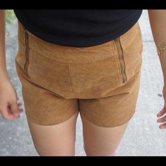 ❌SOLD ❌Faux Suede shorts ❤️ HP ❤️ 🎊🎉🌺🌟✨🎉🎊 - Picture 2 of 4