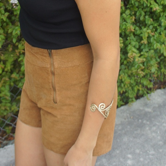 ❌SOLD ❌Faux Suede shorts ❤️ HP ❤️ 🎊🎉🌺🌟✨🎉🎊 - Picture 3 of 4