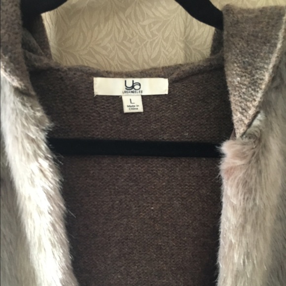 YA, faux fur vest - Picture 2 of 3