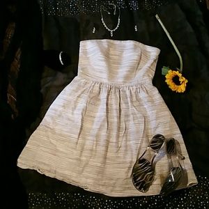 The cloe White & gray strapless dress with pockets