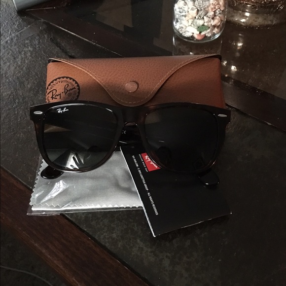 Basically Brand New Polarized Wayferer Ray Bans!!