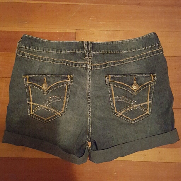 Shorts - Picture 2 of 2