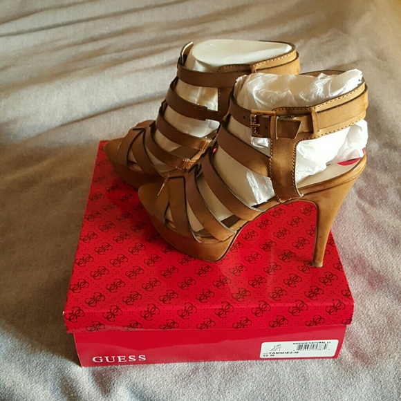 Tan Guess Pump Sz 10 - Picture 2 of 4